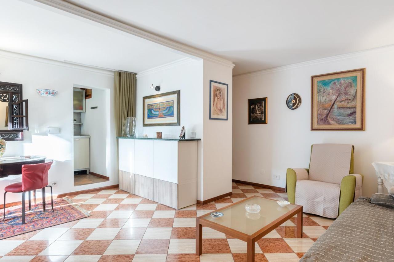 Via Etnea Cozy Apartment With Balcony Катанія Екстер'єр фото